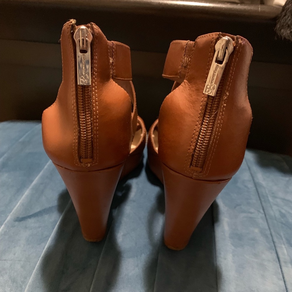 Jessica Simpson Sz. 10 leather wedges - Picture 3 of 5